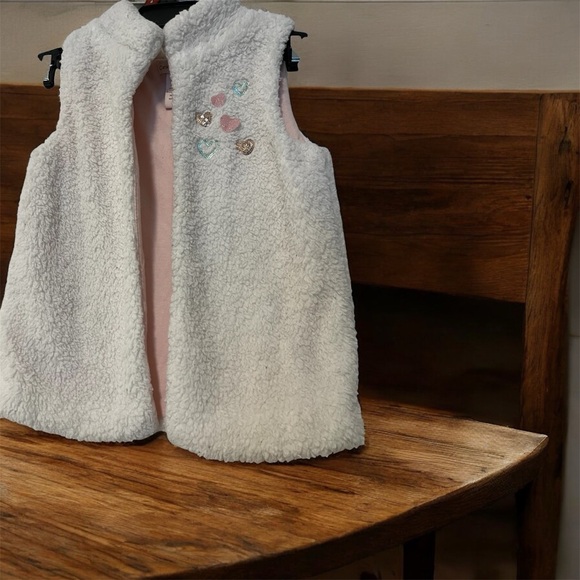 Catherine Malandrino Other - Catherine Malandrino White Fleece Vest with Heart Accents.A74